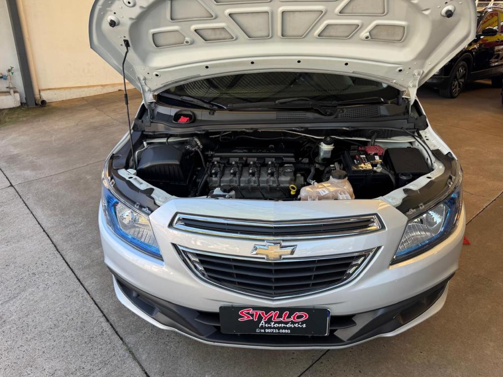 CHEVROLET Onix Hatch - Foto