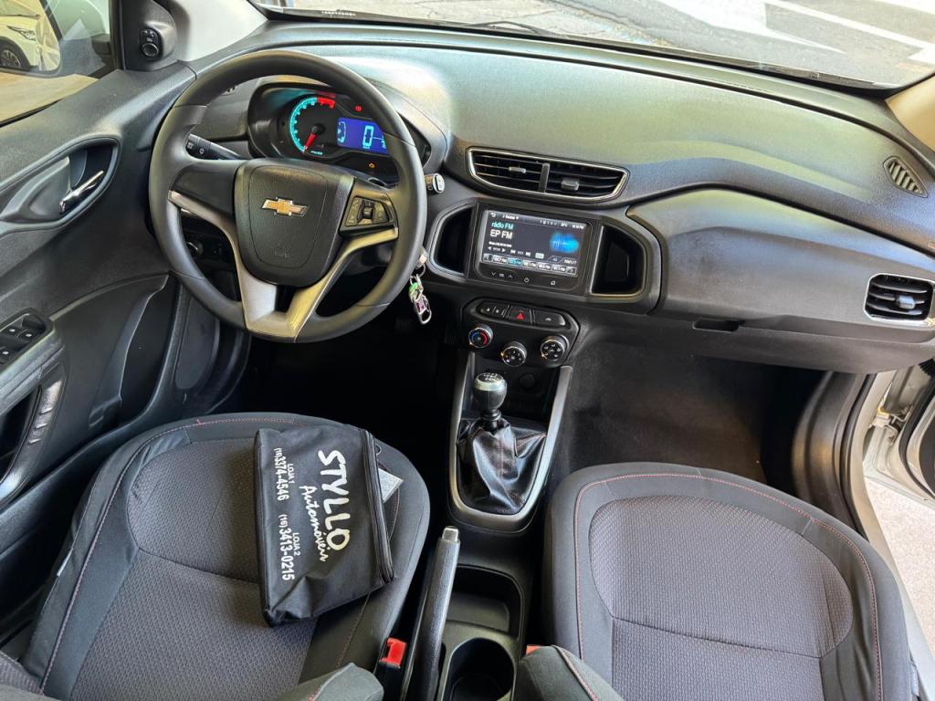 CHEVROLET Onix Hatch - Foto