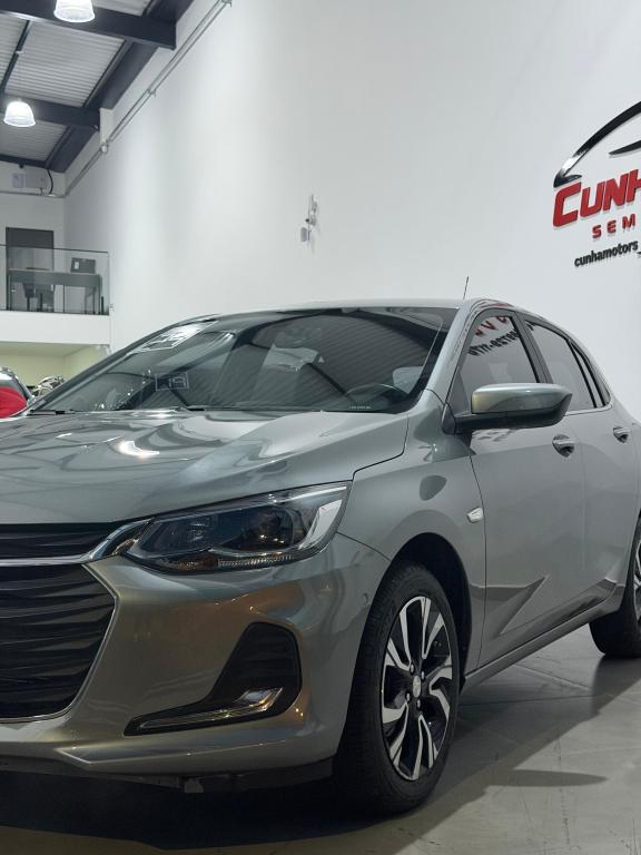 CHEVROLET Onix Hatch - Foto