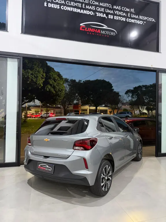 CHEVROLET Onix Hatch - Foto