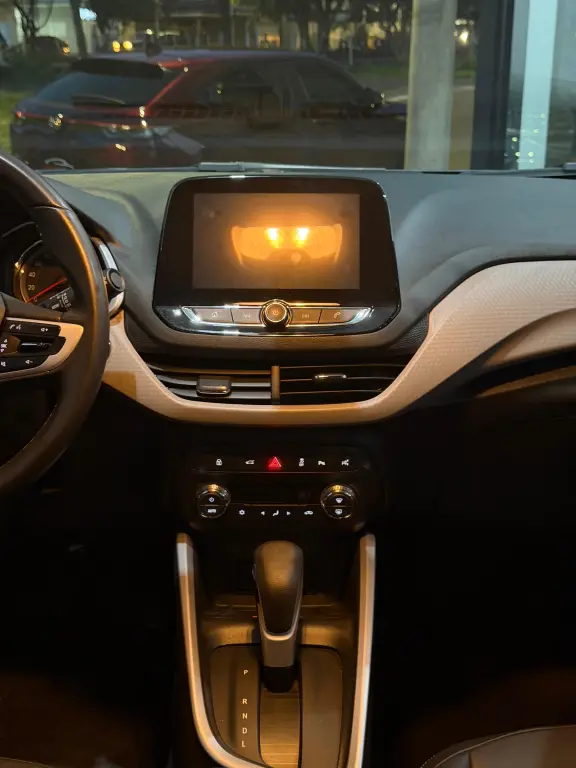 CHEVROLET Onix Hatch - Foto