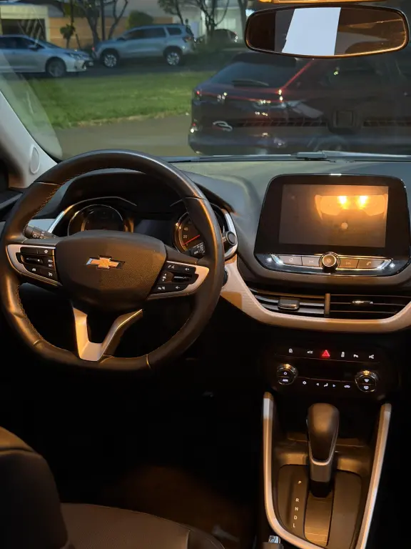 CHEVROLET Onix Hatch - Foto