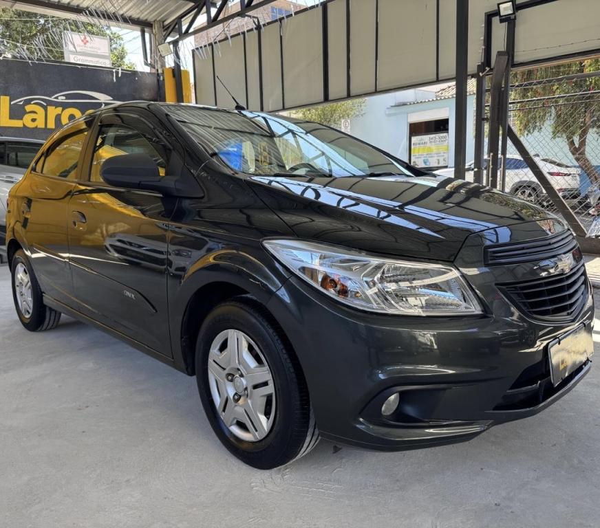 CHEVROLET Onix Hatch - Foto