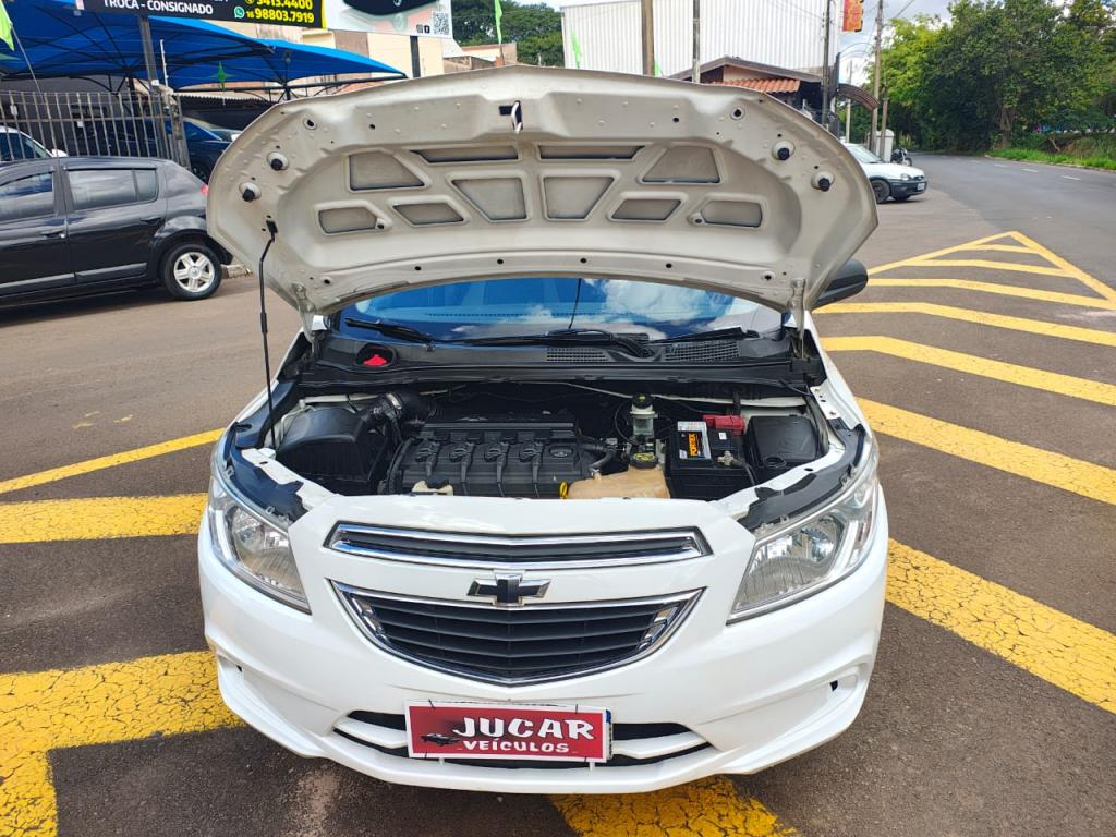 CHEVROLET Onix Hatch - Foto