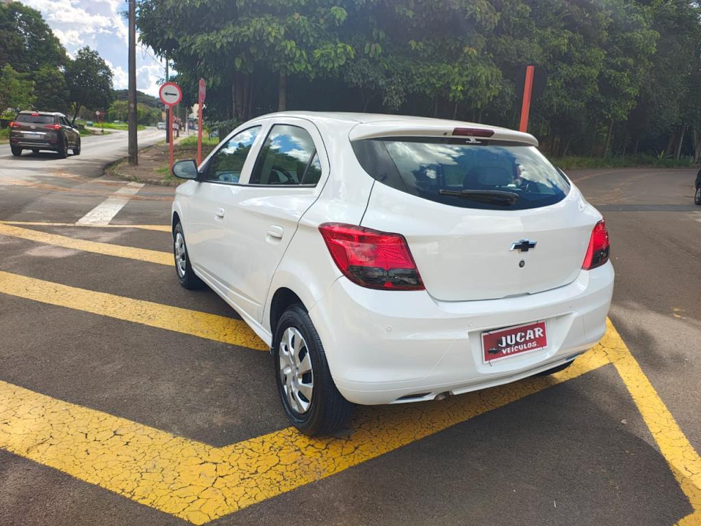 CHEVROLET Onix Hatch - Foto