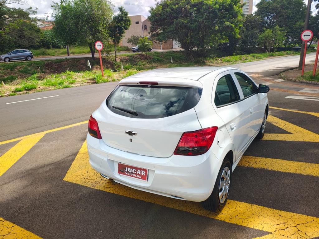 CHEVROLET Onix Hatch - Foto