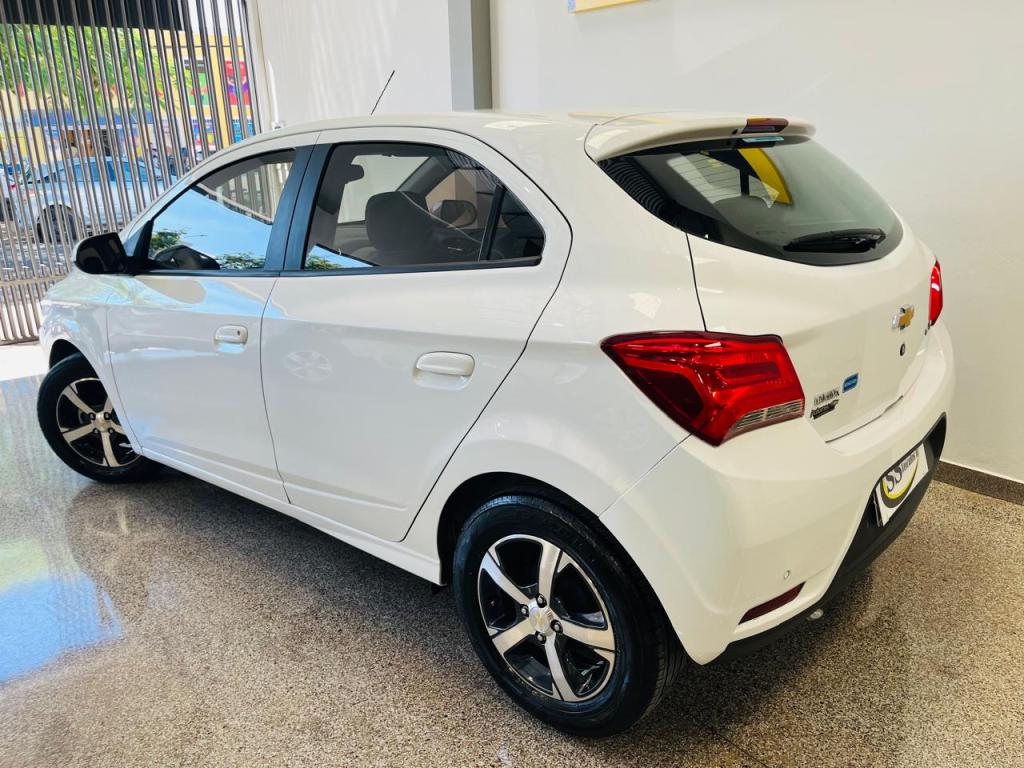 CHEVROLET Onix Hatch - Foto