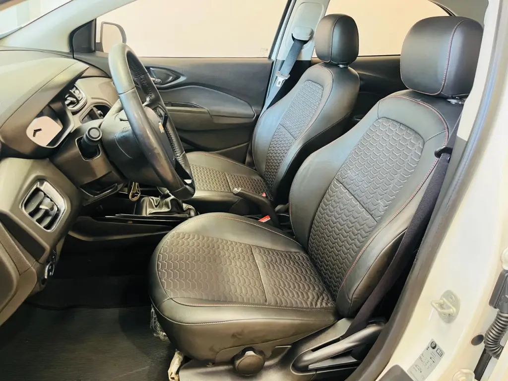 CHEVROLET Onix Hatch - Foto