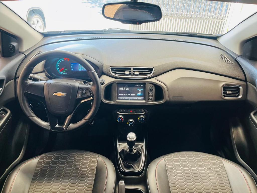 CHEVROLET Onix Hatch - Foto