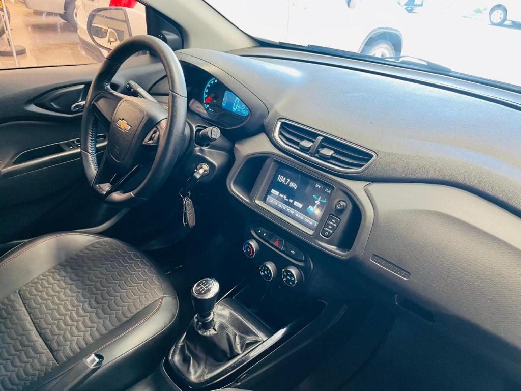CHEVROLET Onix Hatch - Foto