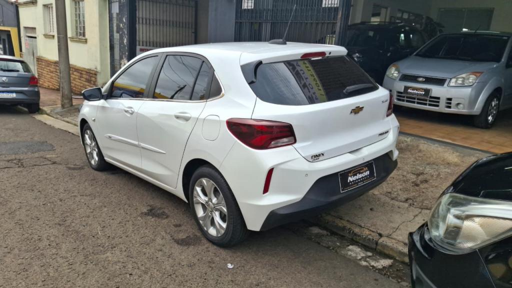 CHEVROLET Onix Hatch - Foto