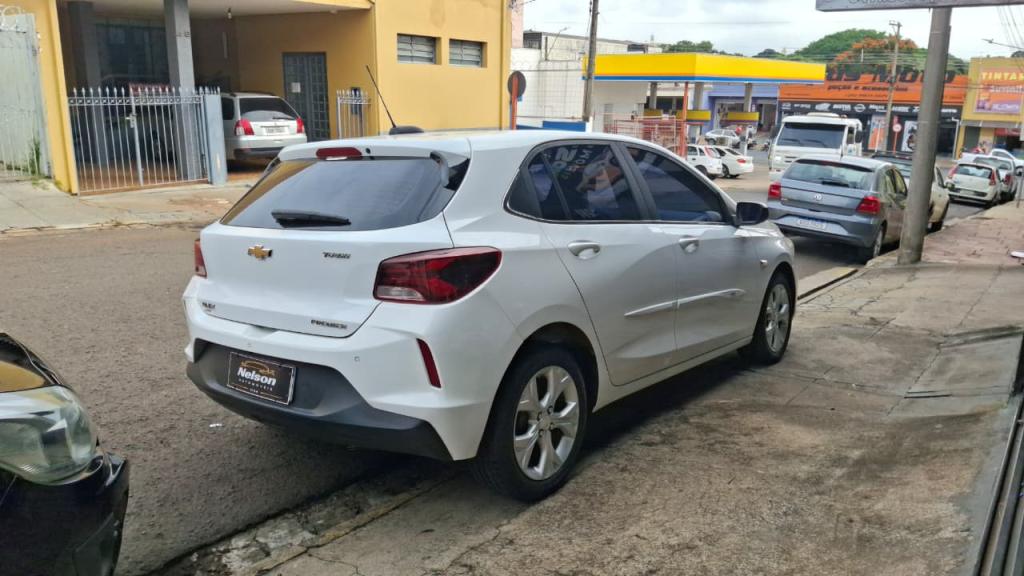 CHEVROLET Onix Hatch - Foto