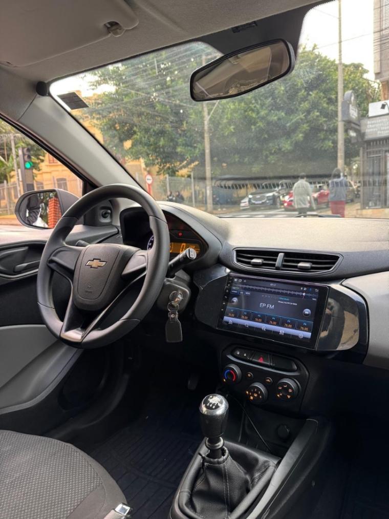 CHEVROLET Onix Hatch - Foto