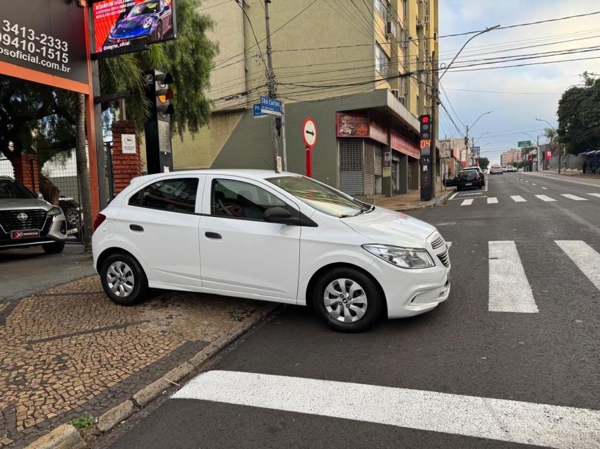 CHEVROLET Onix Hatch - Foto