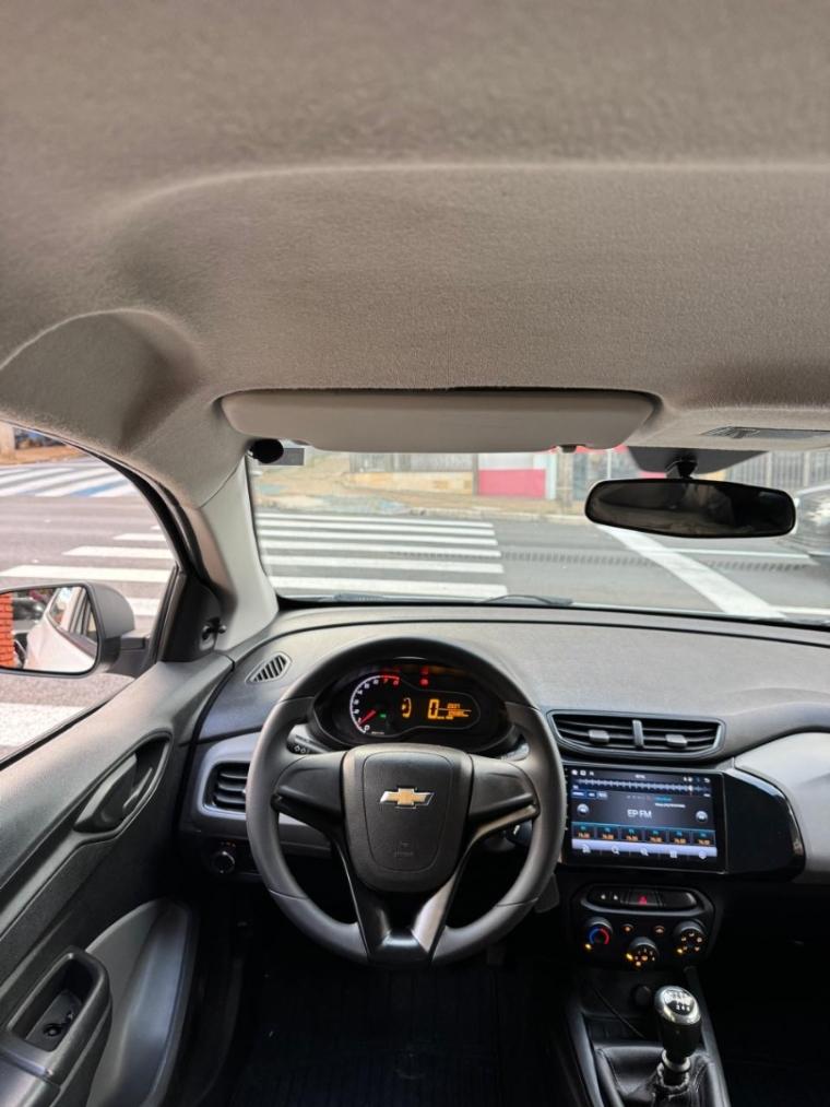 CHEVROLET Onix Hatch - Foto
