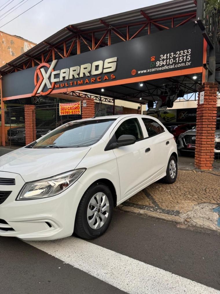 CHEVROLET Onix Hatch - Foto