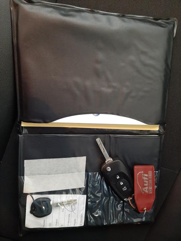 CHEVROLET Onix Hatch - Foto