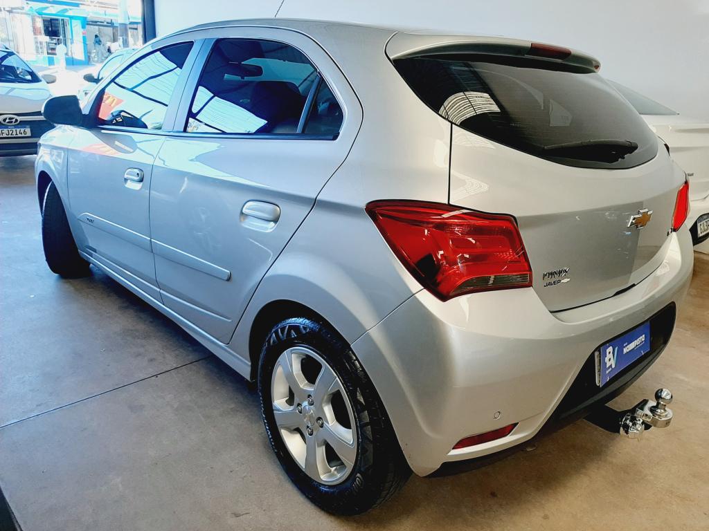 CHEVROLET Onix Hatch - Foto