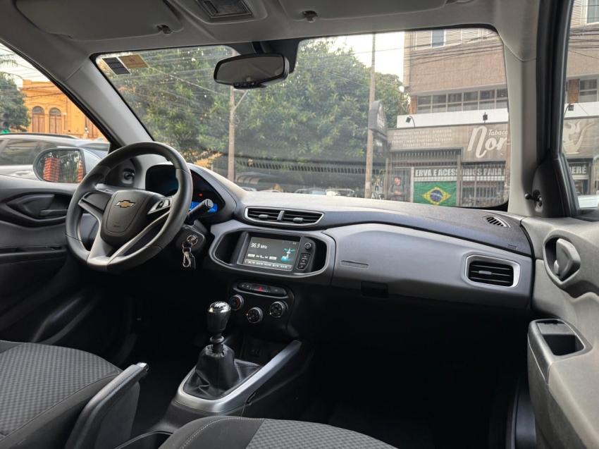CHEVROLET Onix Hatch - Foto