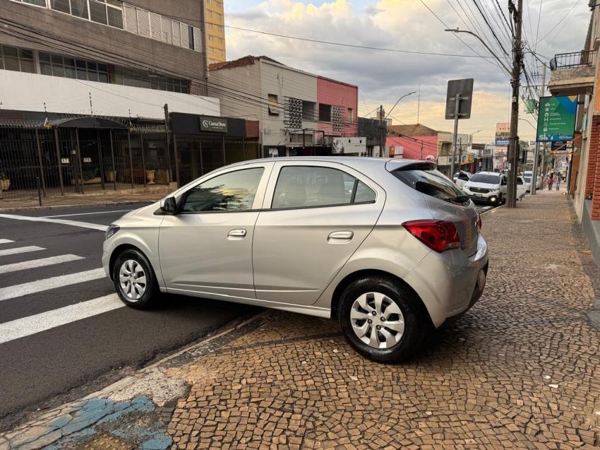 CHEVROLET Onix Hatch - Foto