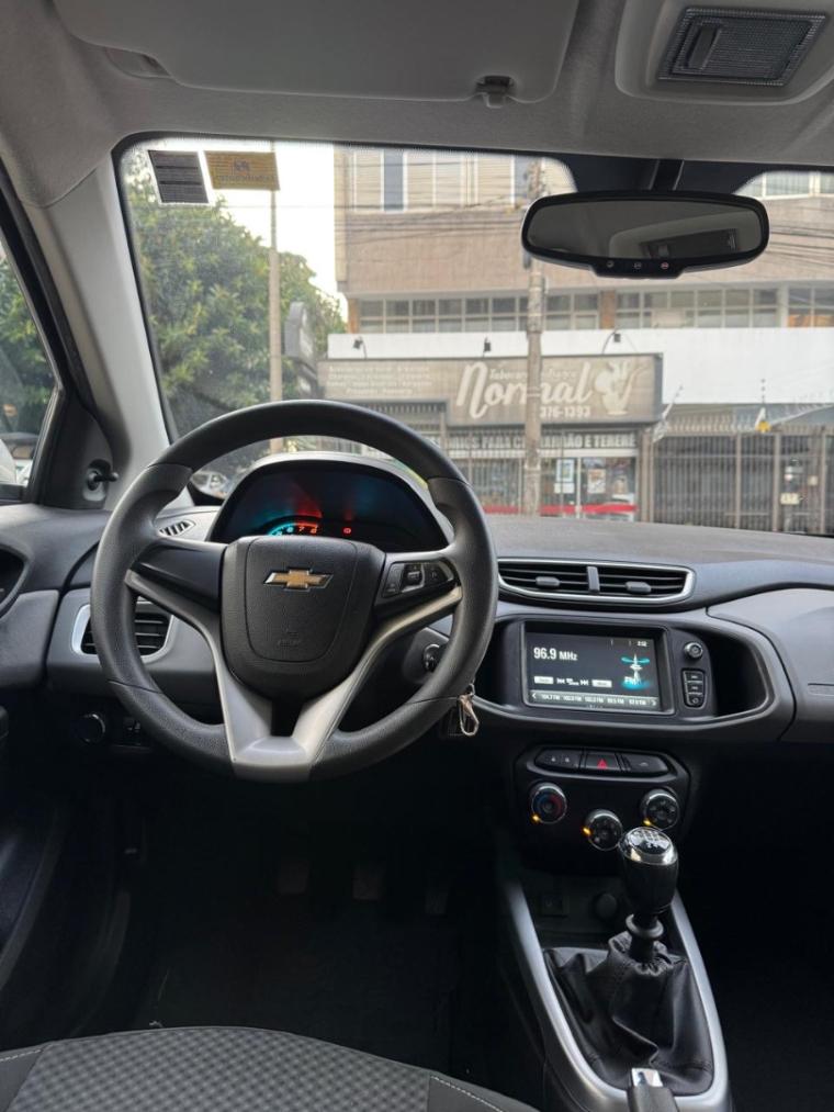 CHEVROLET Onix Hatch - Foto