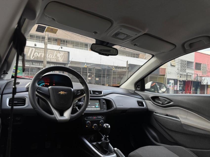 CHEVROLET Onix Hatch - Foto