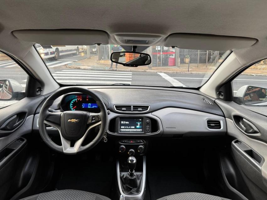 CHEVROLET Onix Hatch - Foto