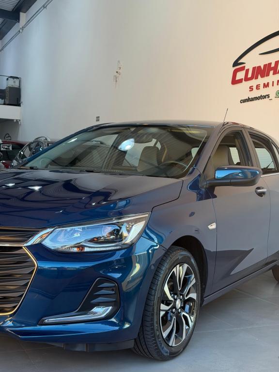 CHEVROLET Onix Hatch - Foto