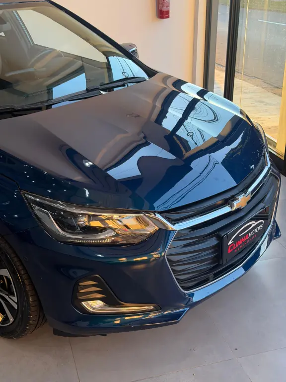 CHEVROLET Onix Hatch - Foto