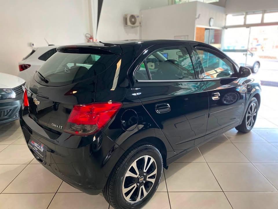 CHEVROLET Onix Hatch - Foto