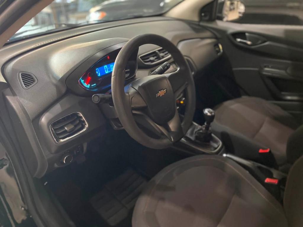 CHEVROLET Onix Hatch - Foto