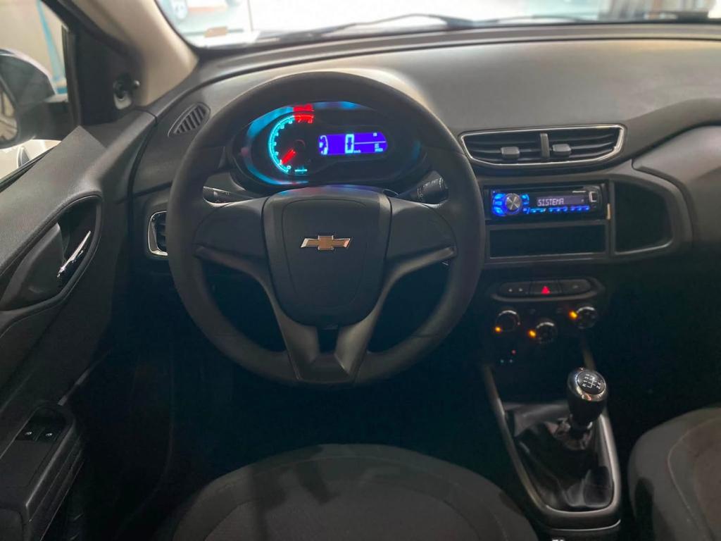 CHEVROLET Onix Hatch - Foto