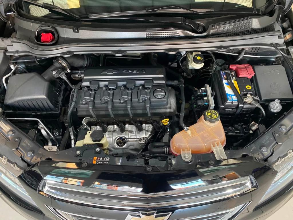 CHEVROLET Onix Hatch - Foto