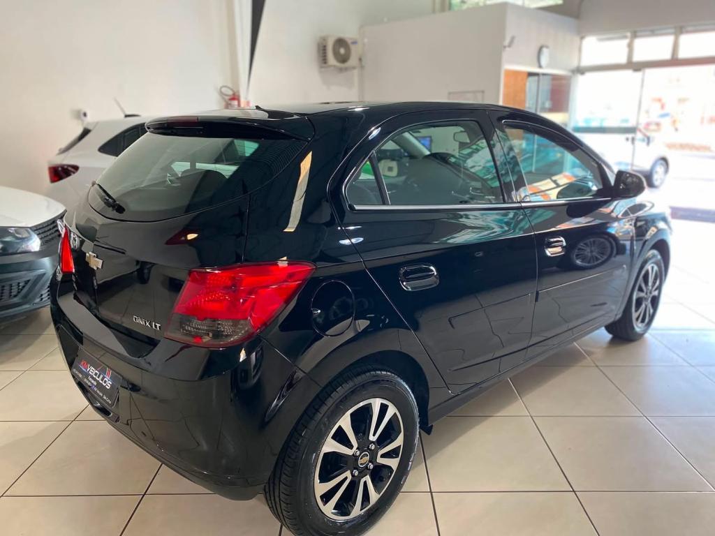 CHEVROLET Onix Hatch - Foto