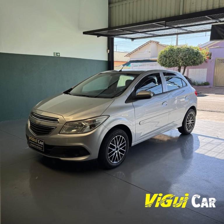 CHEVROLET Onix Hatch - Foto