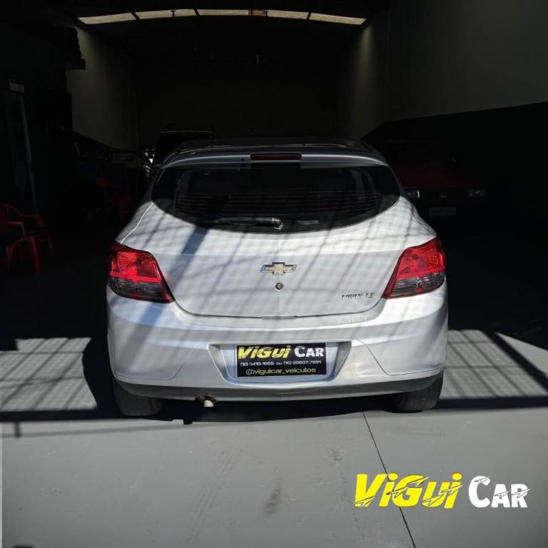 CHEVROLET Onix Hatch - Foto