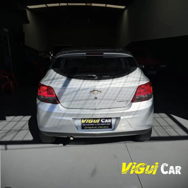 CHEVROLET Onix Hatch - Foto