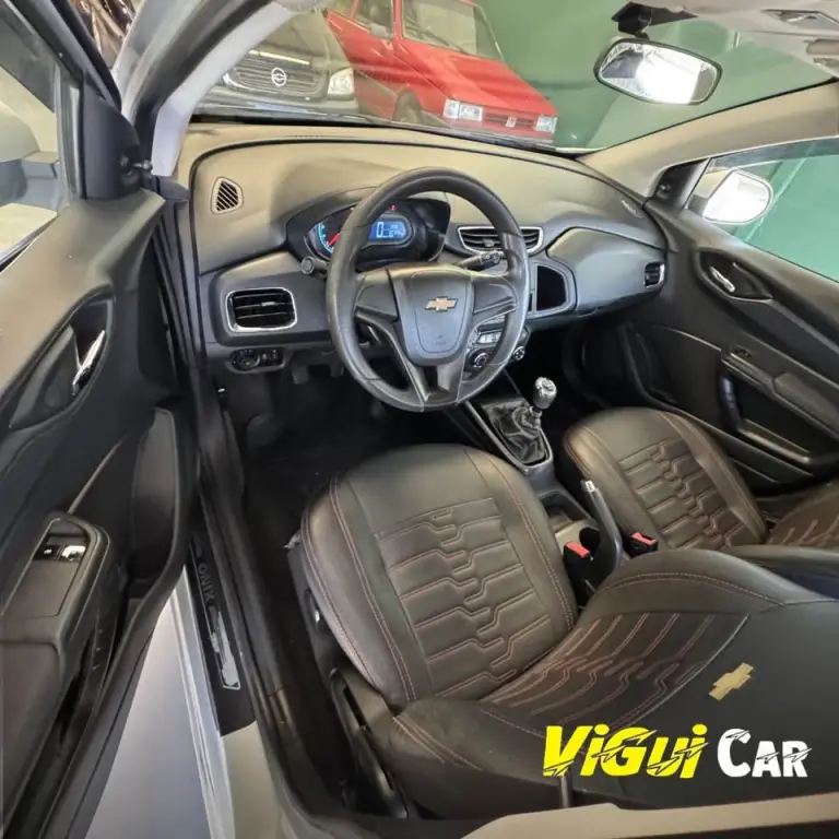 CHEVROLET Onix Hatch - Foto