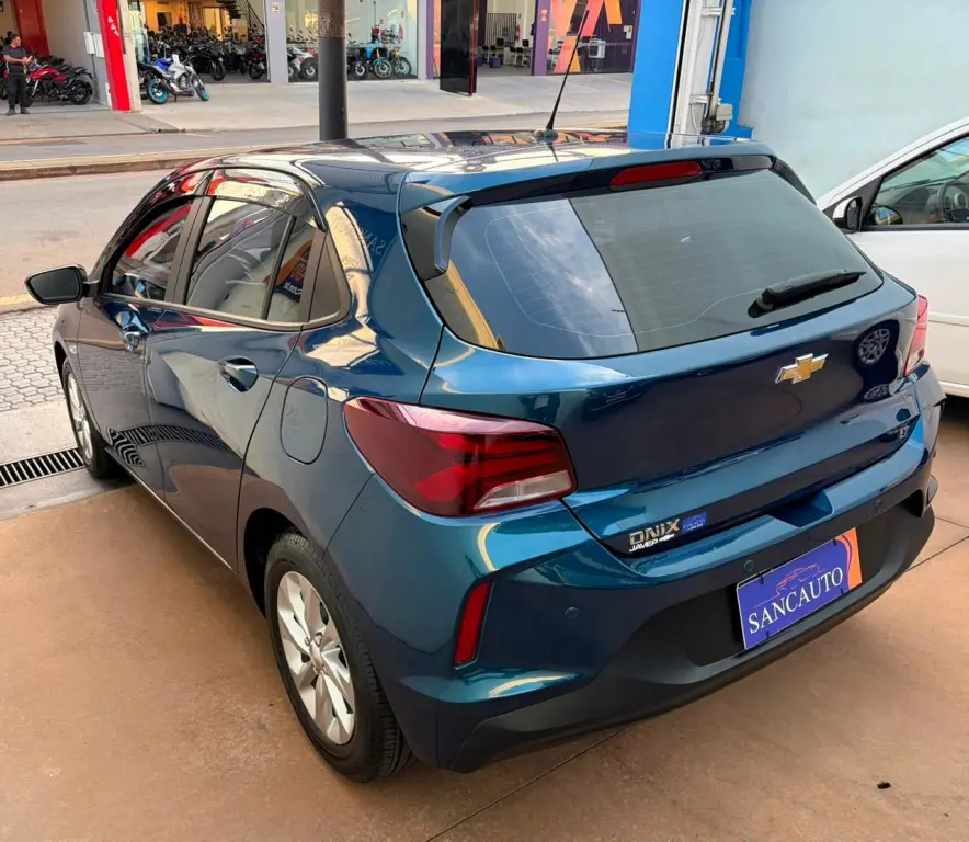 CHEVROLET Onix Hatch - Foto