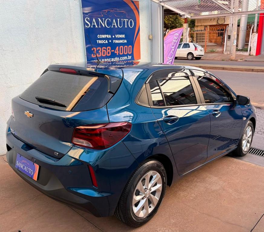 CHEVROLET Onix Hatch - Foto