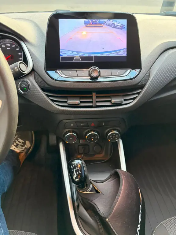 CHEVROLET Onix Hatch - Foto
