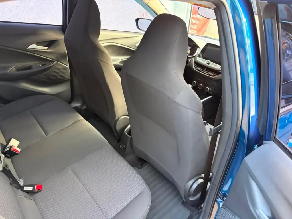 CHEVROLET Onix Hatch - Foto