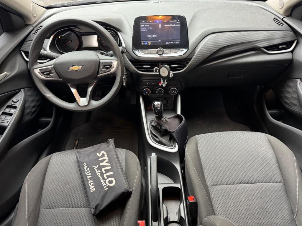 CHEVROLET Onix Hatch - Foto