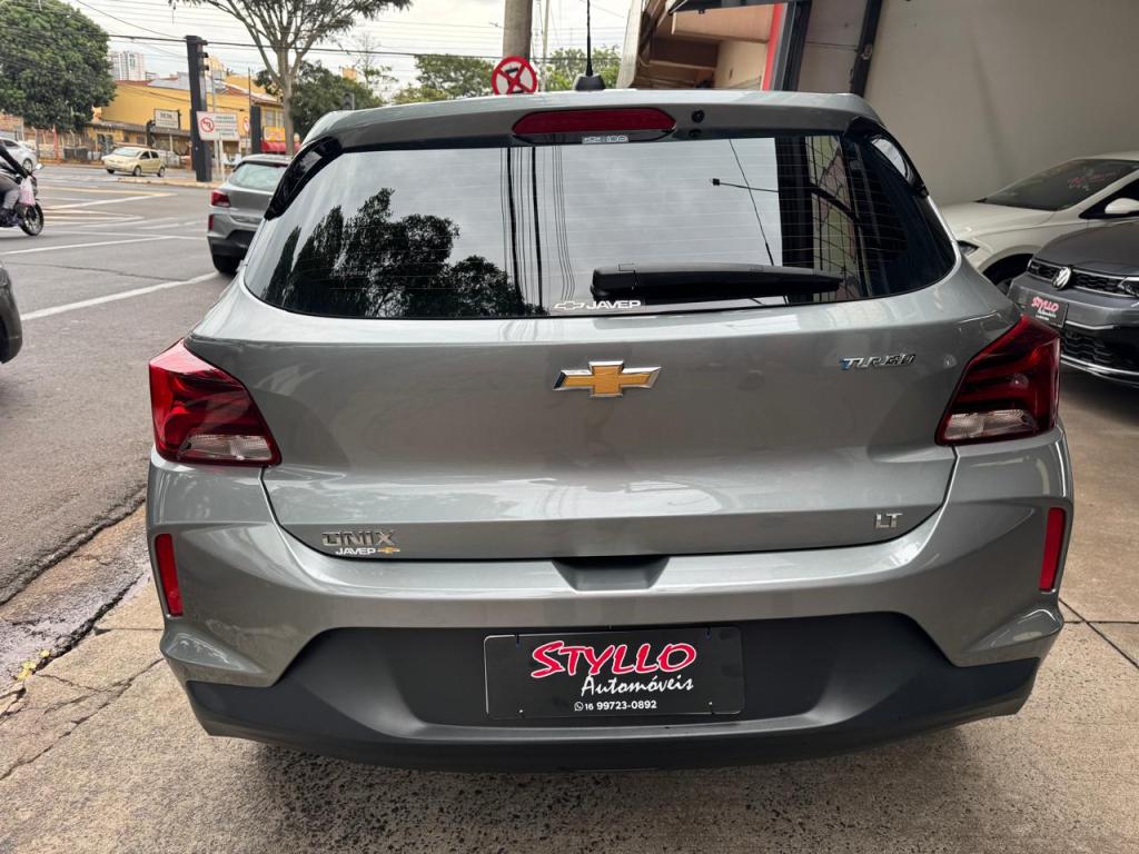 CHEVROLET Onix Hatch - Foto