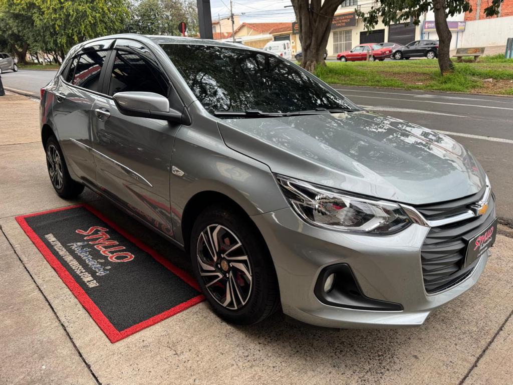CHEVROLET Onix Hatch - Foto