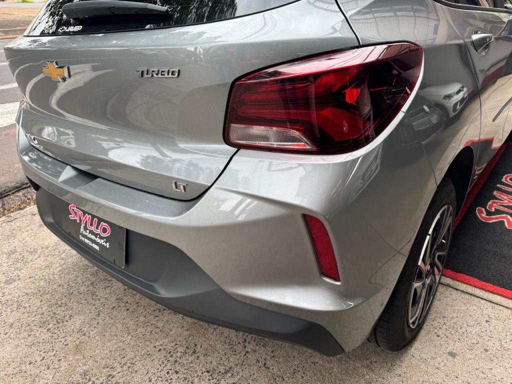 CHEVROLET Onix Hatch - Foto