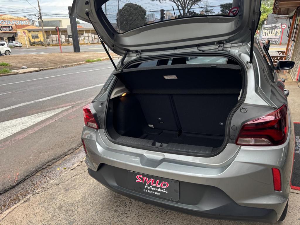 CHEVROLET Onix Hatch - Foto