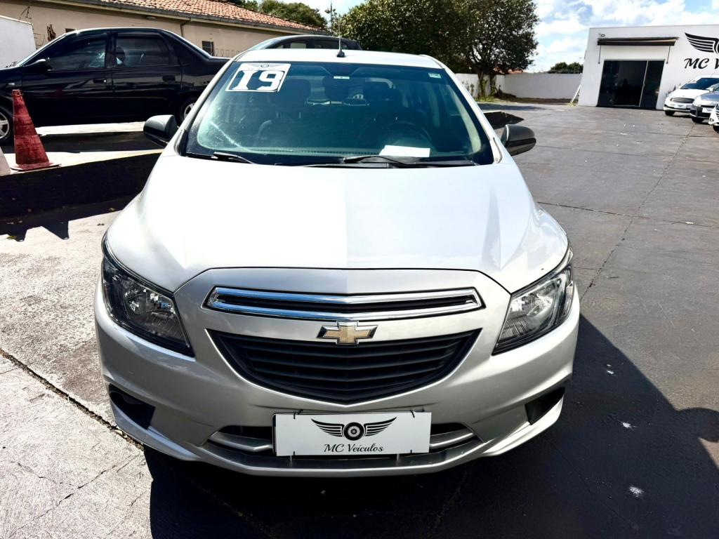 CHEVROLET Onix Hatch - Foto