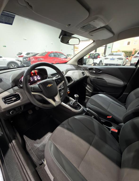 CHEVROLET Onix Hatch - Foto