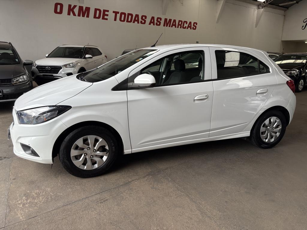 CHEVROLET Onix Hatch - Foto